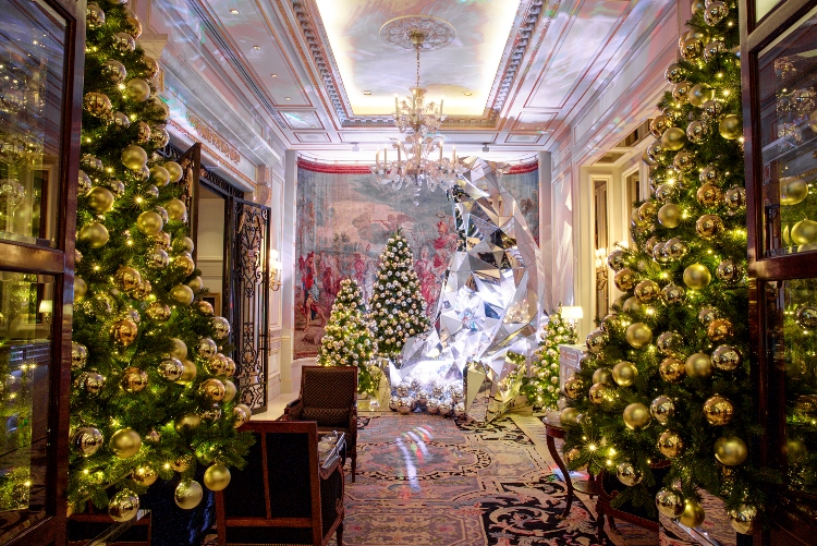 Holiday Decor at Four Seasons Hotel George V Paris. Photographer: Guillermo Aniel-Quiroga